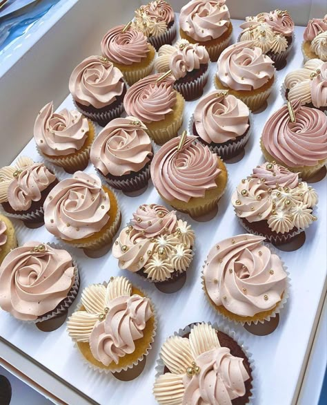 Pink And Rose Gold Cupcakes, Pink And Brown Cupcakes, Boho Chic Cupcakes, Pink And Gold Desserts, Dusty Pink Cupcakes, Neutral Cupcakes Color Palettes, Boho Baby Shower Cupcakes Girl, Boujee Cupcakes, Blush Pink Cupcakes