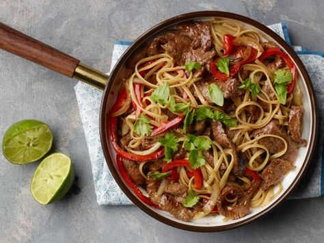 Thai Beef with Peppers Thai Beef, Pioneer Woman Recipes, Ree Drummond, Peppers Recipes, Beef Dishes, Asian Dishes, Thai Recipes, Pioneer Woman, Stuffed Hot Peppers