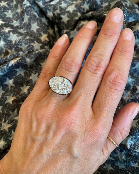 Jessica McCormack on Instagram: “Bespoke East West Oval in our signature button back setting ✨💕 #weddingwednesday” Bezel Set Wedding Ring, Ring My Bell, Bezel Set Engagement Ring, Heirlooms Jewelry, Cushion Cut Engagement Ring, Right Hand Rings, Engagement Rings Oval, Jewelry Lookbook, Put A Ring On It