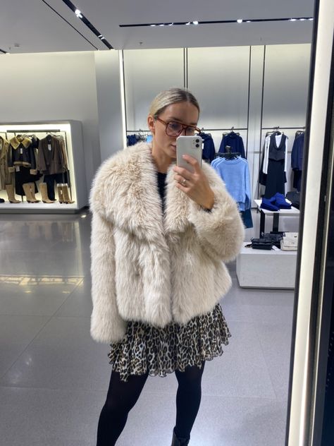 Zara Fur Coat, Japan Ootd, Pinterest Wardrobe, Bubble Coat, Zara Coat, Coat White, Winter 23, Collar Coat, Collared Coat