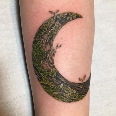 Moss bark crescent moon tattoo Mossy Skull Tattoo, Moss Tattoo Nature, Moon Tattoo Color, Moss Tattoo, Learn To Tattoo, Tattoo Thoughts, Fun Tattoos, Mother Nature Tattoos, Nature Tattoo Sleeve