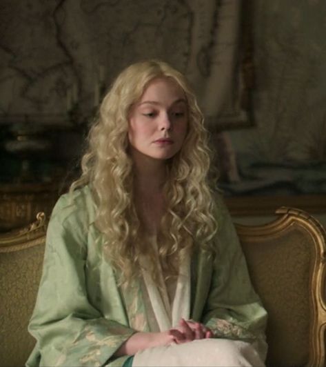 Medevial Hairstyle, Sleeping Beauty Aurora, Catherine The Great, Disney Sleeping Beauty, Marauders Era, Elle Fanning, Bohemian Rhapsody, House Of The Dragon, The Dragon