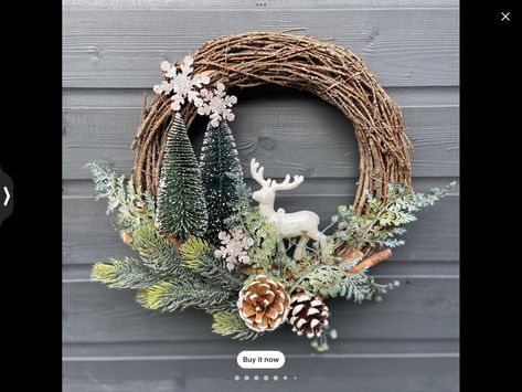 Diy Artificial Christmas Wreath, Artifical Wreath, Unique Wreath Ideas, Village Wreath, Reindeer Wreath, Wood Reindeer, Arranging Flowers, Winter Wreaths, Diy Christmas Wreaths