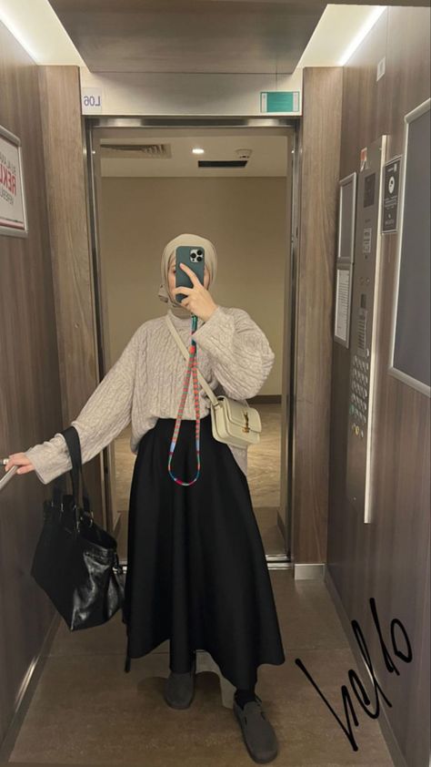 Hijab Teacher Outfit, Hijabi Teacher Outfits, Skirt With Stockings Outfit, Skirt With Stockings, Cinema Outfit, Stockings Outfit, Muslim Outfits Casual, Women Blouses Fashion, Hijabi Outfits Casual