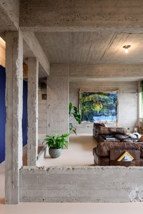 Studio Okami Architecten renovates Riverside Tower apartment in Antwerp Brutalism Interior, Brutalist Interior, Tower Apartment, Brutalist Buildings, New Staircase, Brutalist Design, Concrete Home, Duplex Apartment, Exposed Concrete