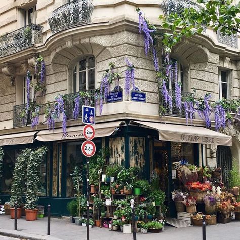 @parisetsesfemmes’s Instagram post: “Beautiful flower shop in Paris🌸 via @mylittleparis” Paris Flower Shop, Flowers In Paris, My Little Paris, Shop In Paris, Art Final, Photos Inspo, Aesthetic Shop, Paris Shopping, Beautiful Flower