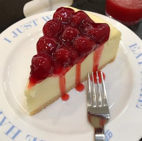 Cherry Cheescake, Cheesecake Aesthetic, Amazing Food Platters, Studying Food, Food Aesthetics, Cherry Desserts, Sleepover Food, Rich Desserts, Random Picture