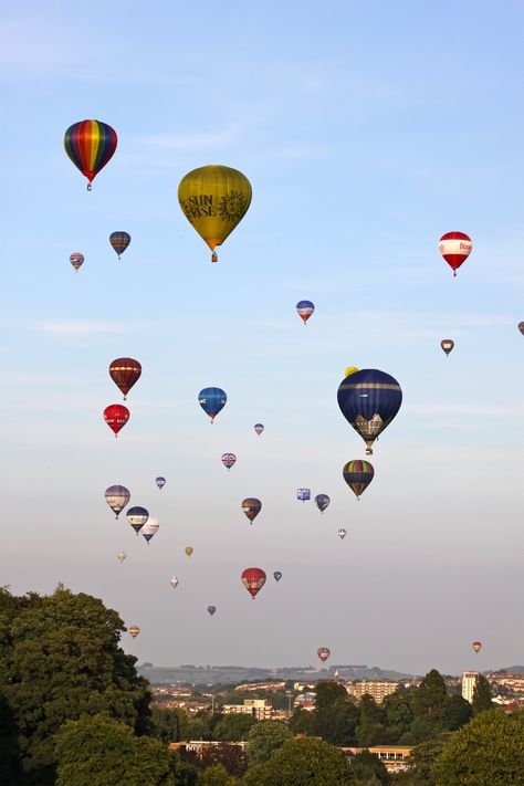 Bristol Balloon Fiesta. I remember going to this as a small child and being in complete awe. Bristol Balloon Fiesta, Children's Bedroom Ideas, Mural Ideas, Children's Bedroom, Hot Air Balloons, White Stuff, Air Balloons, Uk Travel, Hot Air Balloon