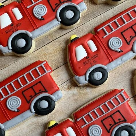 Melissa | Cookie Decorator on Instagram: "Fire truck cookies! 🚒 • • • • #firetruckcookies #firetruck #cookiesofinstagram #customcookies #decoratedcookies #royalicingcookies #518cookies #518 #cliftonpark #saratoga" Fire Truck Cookies Royal Icing, Fire Truck Cookies, Firefighter Cookies, Police Cookies, Travel Cookies, Truck Cookies, Truck Cupcakes, Firetruck Birthday, Fire Chief