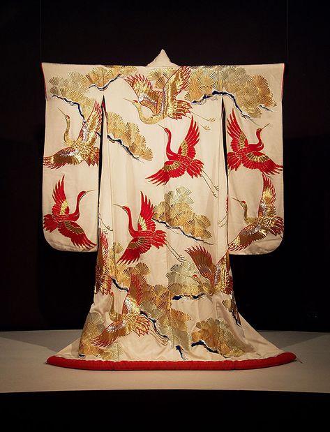 Kimonos Traditional, Kimono Art, Japanese Costume, Kent State University, Kimono Japan, Traditional Japanese Kimono, Kent State, Mode Kimono, Wedding Kimono