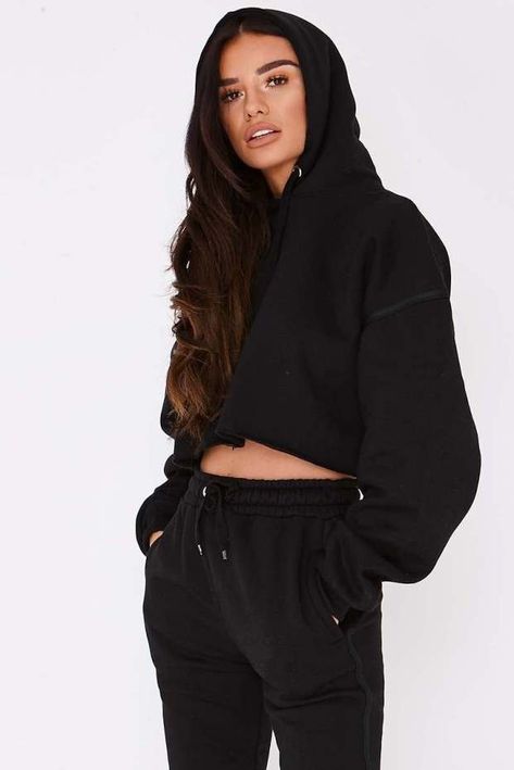 sarah ashcroft black binding detail cropped hoodie | In The Style Black Cropped Hoodie Outfit, Cropped Hoodie Outfit, Black Crop Hoodie, Sarah Ashcroft, Loungewear Fashion, Sweatshirts And Hoodies, Hoodie Outfit, Oversized Hoodie, Cropped Hoodie