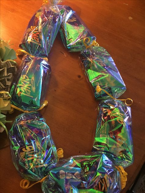 "takis" lei for my son's High School graduation! Food Leis For Graduation, Chip Lei Diy, Snack Leis For Graduation, Candy Leis For Graduation Diy For Boys, Hot Cheetos Lei For Graduation, Candy Leis For Graduation, Diy Leis, Graduation Candy Lei, Leis For Graduation