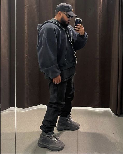 Yeezy desert boots Yeezy Outfit Men, Yeezy Boots Outfit Men, Yeezy Desert Boots Outfit, Yeezy Boots Outfit, Kanye West Style Outfits, Grey Hoodie Outfit Men, Desert Boot Outfit, Durag Styles, Yeezy Desert Boots