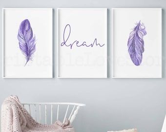 Posters Purple, Purple Dorm Rooms, Purple Dorm, Art Feathers, Wall Prints Quotes, Feminine Room, Girls Bedroom Sets, Purple Room Decor, Bedroom Purple