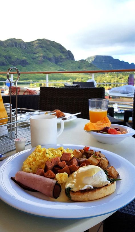 Food On Table, Sunrise Breakfast, Breakfast Around The World, Luau Food, Romantic Breakfast, Franz Josef Glacier, Breakfast Platter, Hotel Breakfast, Vacation Meals