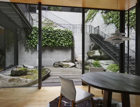 Gallery of Courtyard House on a Steep Site / Robert Hutchison Architecture + Maul Architecture - 25 Sunken Courtyard, Center Courtyard, Architecture Courtyard, Basement Flat, Luxury Exterior, Landscape Architecture Drawing, Courtyard Design, Outdoor Stairs, Modern Style Homes