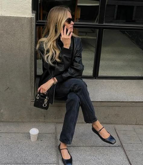 @jengishgul • Instagram photos and videos Black Ballet Flats Outfit, Mary Jane Flats Outfit, Mary Jane Outfit, Mary Jane Shoes Outfit, Ballet Flats Outfit, Claire Rose, Ballerina Outfit, Mode Editorials, Black Ballerina