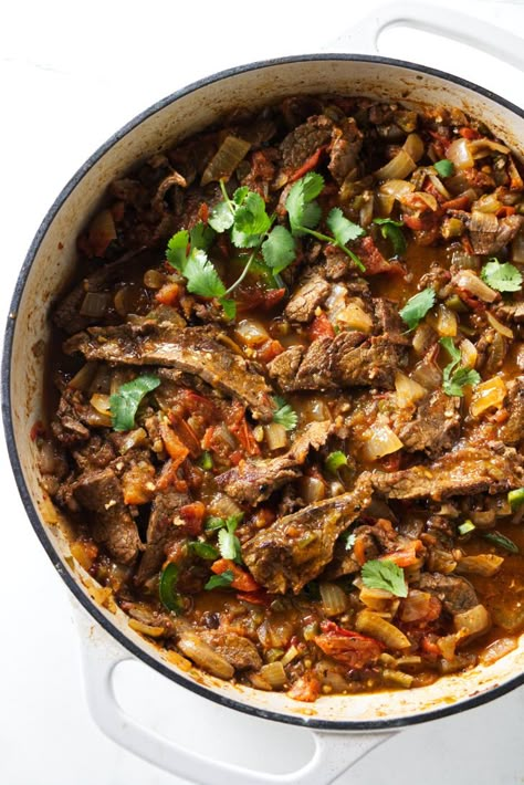 This Mexican steak ranchero recipe makes a delicious, easy and versatile meal! Tender steak simmers in a tomato sauce for a flavorful dish. Steak Ranchero Recipe, Ranchero Recipe, Steak Ranchero, Tenderized Round Steak, Mexican Steak, Round Steak Recipes, Mexican Beef, Tender Steak, Beef Sirloin