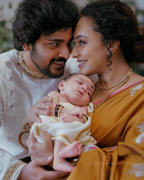 Pearle Maaney, Healthy Baby Girl, Baby Photography Poses, Couple With Baby, Mother Baby Photography, Maternity Photography Poses Outdoors, Cradle Ceremony, Maternity Photography Poses Couple, Baby Boy Newborn Photography