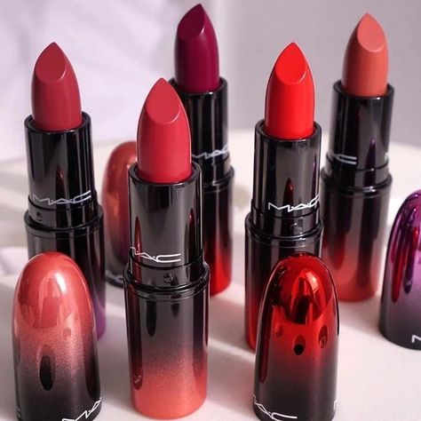 Mac Makeup Lipstick, Mac Red Lipsticks, Mac Makeup Eyeshadow, Red Lipstick Makeup Looks, Liquid Lipstick Swatches, Mac Products, Mac Lipstick Shades, Nyx Lipstick Matte, Space Makeup