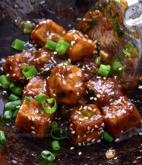 Tofu Air Fryer, Tofu Crispy, Air Fryer Tofu, Sticky Tofu, Tofu Sauce, Low Calorie High Protein, Fried Broccoli, Tempeh Recipes, Hot Chili Sauce