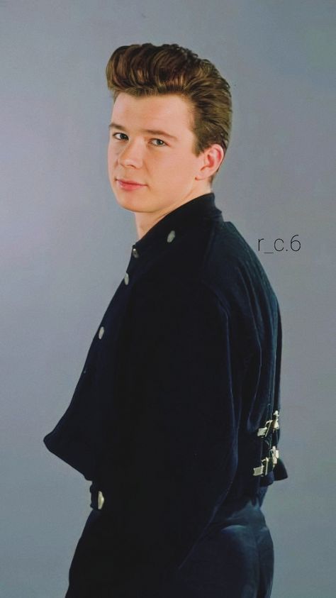 Got the photo on Instagram by @lesanneestop50 🥰 I do not own the photos©I just edited them💞#rickastley #rick #80s #80spop #80ssinger #british #wallpaper #edit #edits #ctto #creditstotheowner Rick Astley Poster, 80s Ponytail, 80s Singers, Suave Men, British Wallpaper, 80s Guys, Pool Party Fashion, 80s Posters, Outfits For Dinner