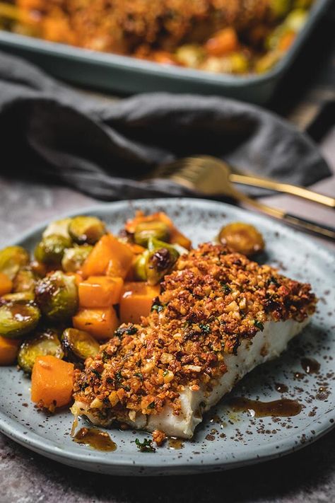 Almond Crusted Cod Sheet Pan Dinner Cod Dinner, Balsamic Vegetables, Easy Fish Dinners, Crusted Cod, Healthy Fall Dinner, Dinner Fish, Balsamic Sauce, Chicken Recipes For Two, White Fish Recipes