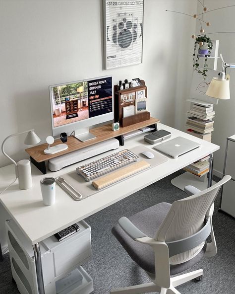 Modern Home Office Desk, Home Studio Setup, Cozy Home Office, Minimalist Desk, Desk Inspiration, Workspace Inspiration, Workspace Design, Modern Home Office, Home Office Setup