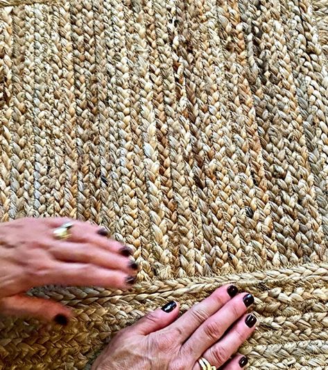 Diy Area Rug, Placemat Rug, Rustic Jewelry Organizer, Wine Picnic Table, Inexpensive Rugs, Chevron Headboard, Diy Placemats, Carpet Tape, Diy Swimming Pool