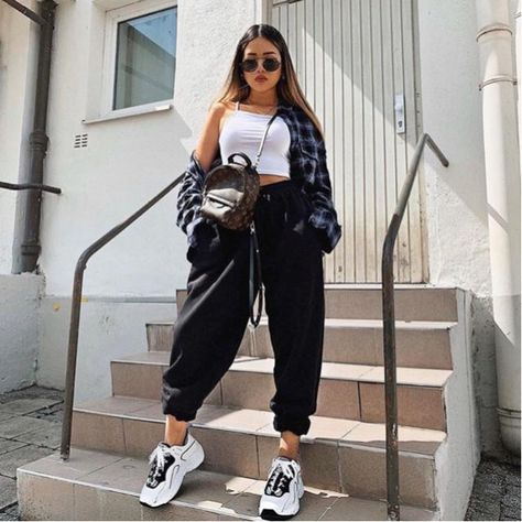 What To Wear With Sweatpants, Trendy Outfits 2020, Looks Adidas, Cute Sweatpants Outfit, Sweatpants Outfits, Cute Sweatpants, Sweatpants Outfit, Cute Lazy Outfits, Tomboy Style Outfits