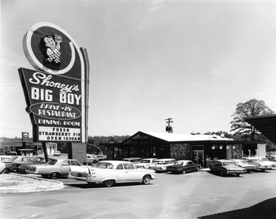 Loved the Big Boy, Onion Rings & Strawberry Pie!  Don't forget the cherry coke. Shoneys Big Boy, Big Boy Restaurants, Googie Architecture, Vintage Neon Signs, Vintage Restaurant, Sweet Home Alabama, Retro Sign, Birmingham Alabama, Roadside Attractions