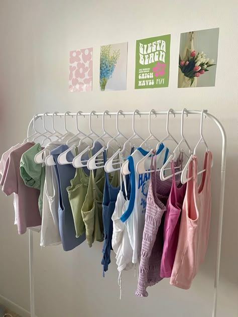 Hanging Racks For Clothes Bedrooms, Preppy Clothing Rack, Clothing Rack For Bedroom, Clothes In Rack Aesthetic, Close Racks In Bedroom, Aesthetic Clothes Rack In Room, Room Ideas Aesthetic Clothing Rack, Cloths Rack Aesthetic, White Clothing Rack Aesthetic