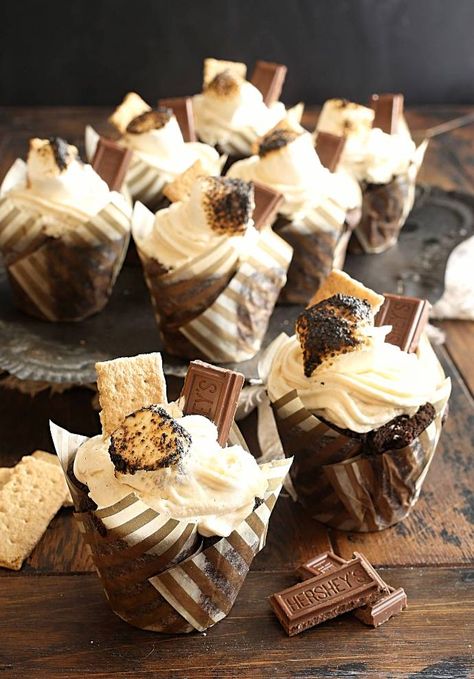 Smores-Cupcakes-1 Single Cupcake Recipe, S Mores Cupcakes, Marshmallow Buttercream, Smores Cupcakes, Marshmallow Frosting, Comfort Desserts, Summer Eats, Cupcake Bakery, Weekend Cooking