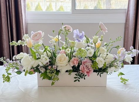 Center Piece For Rectangular Table, Rectangular Centerpieces Wedding, Long Low Flower Arrangement, Rectangle Vase Flower Arrangement, Long And Low Floral Centerpiece, Large Centrepieces, Long And Low Flower Arrangement, Low Flower Arrangements For Table, Horizontal Flower Arrangement