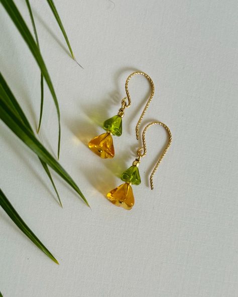 🌺 Immerse Yourself in Tropical Elegance! 🌺 ✨Discover the breathtaking beauty of our Glass Flower Sparkle Earrings, now available at Hemmingway's Specialty Shoppe! Handmade with love in Virginia, these stunning earrings are crafted with exquisite Czech glass flower beads, capturing the essence of Hawaiian lei blossoms like the delicate puakenikeni and pakalana flowers. 🌸 🛍️ Buy Now | HemmingwaysSpecialtyShoppe.com/product-page/glass-flower-sparkle-earrings #HandmadeJewelry #TropicalVibes #C... Hawaiian Lei, Breathtaking Beauty, Sparkle Earrings, Flower Beads, Tropical Vibes, Stunning Earrings, Beaded Flowers, Czech Glass, Lei