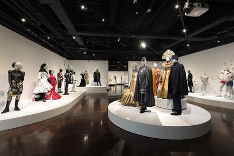 The "Art of Costume Design in Film" Exhibition Returns to the FIDM Museum - The Art of Costume Film Exhibition, Themed Costumes, Cruella Costume, Alex J, Paul Atreides, Top Film, Critic Choice Awards, Clothes Making, Golden Dress