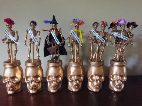 Prize Ideas For Costume Contest, Diy Halloween Awards, Halloween Costume Awards Ideas, Diy Costume Contest Trophy, Costume Trophy Ideas, Diy Halloween Trophy, Skeleton Trophies Diy, Diy Halloween Trophies, Halloween Costume Prizes