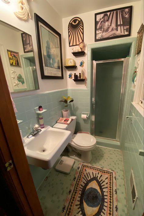 Funny Bathroom Aesthetic, Old Tiled Bathroom, Vintage Green Tile Bathroom Update, Refreshing Bathroom Ideas, Retro Green Tile Bathroom, Bathroom Inspiration Vintage, Vintage Apartment Aesthetic Bathroom, Bathroom Maximalist Decor, Homes With Personality