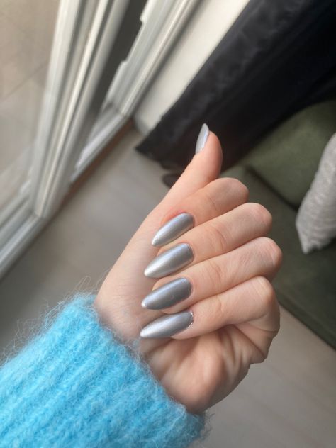 #grey #nails #metalic #greynails #nailpolish #hand #longnails #almondnails #aesthetic #1 #tırnaklar Metallic Grey Nails, Grey Nails, Gray Nails, Silver Nails, Almond Nails, Long Nails, Nail Polish, Nails, Grey