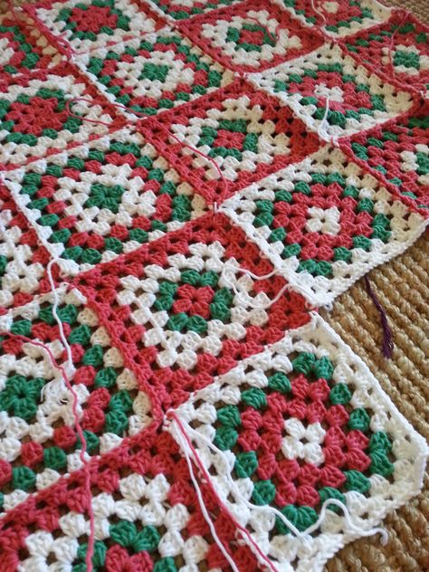 Detail of my granny square blanket Granny Square Christmas Blanket, Christmas Granny Square Blanket, Christmas Tree Granny Square, Tree Granny Square, Christmas Granny Square Crochet, Christmas Granny Square, Motifs Granny Square, Christmas Crochet Blanket, Sunburst Granny Square