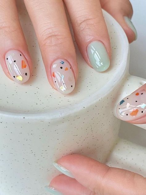 short glossy mint nails with terrazzo design Minimalist Nails Korean, Korean Minimalist Nails, Korean Summer Nails, Korean Inspired Nails, Korean Gel Nail Designs, Korean Glass Nails, Korean Gel Nails, Beige Nails Design, Nails Korean