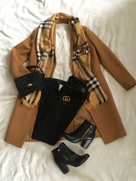 Womens Burberry Outfit, Burberry Scarf Outfit Aesthetic, Style Burberry Scarf, Outfit With Burberry Scarf, Winter Outfits With Scarfs Ideas, Burberry Winter Outfits, Burberry Scarf Outfit Casual, Camel Scarf Outfit, Burberry Scarf Outfit Winter