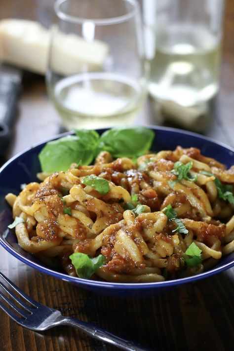 Pici All'Aglione (Tuscan Pasta with Tomato-Garlic Sauce) has thick and hearty homemade noodles with a rich and savory tomato sauce. This really is the perfect recipe to get the whole family involved for Sunday dinner. #HomemadePasta #TomatoGarlicPasta #PastaRecipes https://www.thefedupfoodie.com Pici Pasta, Pasta Appetizers, Tuscan Pasta, Spaghetti Sauce Recipe, Christmas Salads, Seafood Pasta Recipes, Homemade Noodles, Dipping Sauces, Garlic Pasta