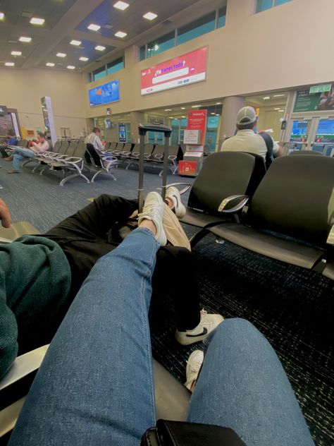 #coupleromantic #outfits #travel Boyfriend Travel Aesthetic, Airport With Boyfriend, Couple Shoes Pictures, Travel Boyfriend, Tablet Medicine Snap, Travel Instagram Ideas, Airport Pictures, Airport Aesthetic, Travel Collage