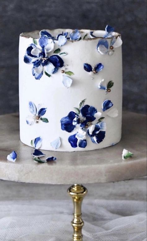 Blue Flower Cake Ideas, Birthday Cake Blue Flowers, Blue Flowers Cake, Artsy Cake, Blue Floral Cake, Blue And White Cake, Blue Cakes, Cake Decorating Designs, Painted Cakes