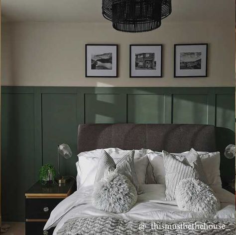 Green Smoke No.47 | Handcrafted Paint | Farrow & Ball Bedrooms Design Ideas, Green And White Bedroom, Room Clutter, Green Shadow, Decorating Advice, Green Bedroom, Bedroom Panel, Metallic Wallpaper, Interior Floor