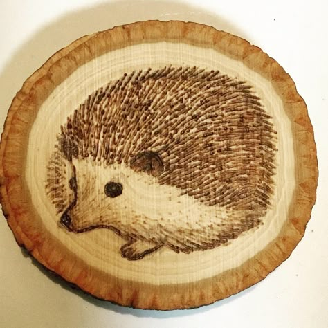 Wood Burning Ideas Animals, Wood Burning Love Ideas, Wood Burning Animals Wildlife, Wood Burned Animals, Wood Burning Animals, Animal Wood Burning, Wood Burning Ornament, Wood Burning Ideas Signs, Hedgehog Ornament