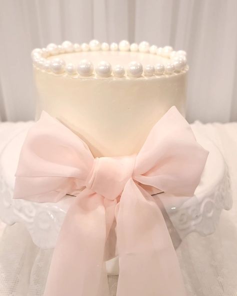 🌈Cake 19. Pink ribbon with pearl sprinkles.🩷🤍🩷🤍 . . . #cakeboss #cakeshop #cakelove #cakemaker #cakestyling #cakedesign #cakedecorator #cakeart #catsofinstagram #cake_trends #cakecakecake #nywedding #nyphotographer #nyweddings #nyphotography #weddingcake #weddingcakes #buttercreamweddingcake #buttercreamweddingcakes #nyweddingphotographer #nyweddingplanner #weddingphotography #weddingday #weddinginspiration #weddingideas #weddingdecor #weddings #weddingphotographer #weddingplanner #weddingpla... Cream Wedding Cakes, Pearl Cake, Buttercream Wedding Cake, Celebration Ideas, Cake Trends, Wedding 2025, Cake Makers, Cake Boss, Ny Wedding