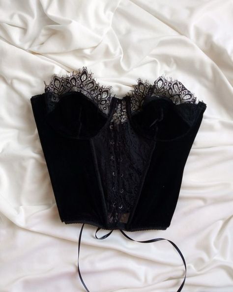 Corset Aesthetic, Product Skincare, Elegant Goth, Corset Underbust, Corset Outfit, Corset Fashion, Vintage Corset, Corset Lace, Fashion Hacks Clothes