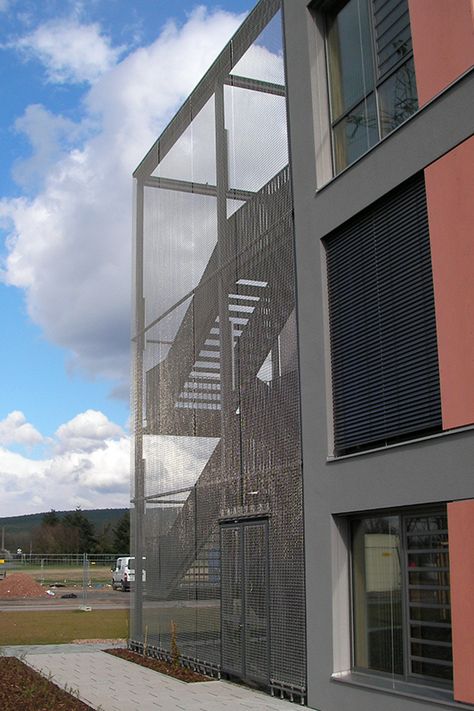 outer staircase cladding with architectural wire mesh. HAVER Architectural wire mesh made of stainless steel offers a secure solution for your balustrades and guardrails. Staircase Cladding, Expanded Metal, Industrial Architecture, Staircase Railings, Mesh Screen, Parking Garage, Wire Mesh, Metal Mesh, Hobart